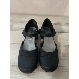 Trinkets Sophia girls black closed toe dress shoe size 3M